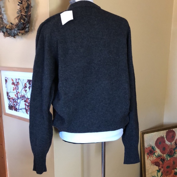 Vintage LORD & TAYLOR  Size Medium 100% Pure New Wool Deep-V Button Cardigan NEW - Picture 10 of 15